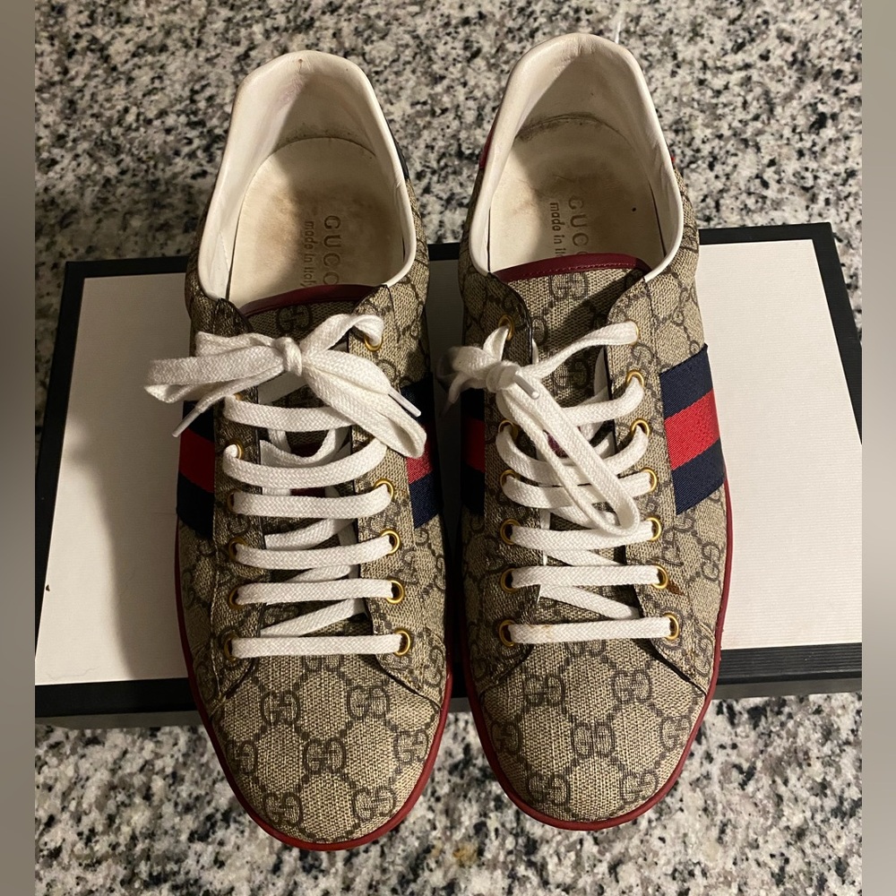 Gucci "New Ace" low-top sneaker in GG supreme canvas - Picture 3 of 12